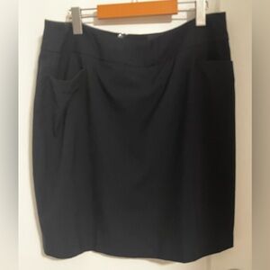 Women’s black relaxed fit knee skirt